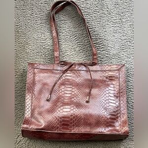 NWOT LIZ CLAIBORNE SHOULDER BAG. Brown Reptile/Croc Print. Magnetic Close.